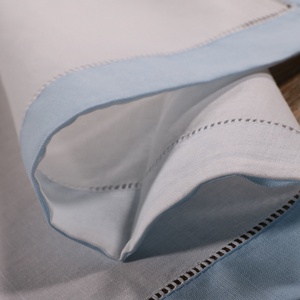 Décoration <span class=keywords><strong>de</strong></span> <span class=keywords><strong>table</strong></span> <span class=keywords><strong>de</strong></span> Noël <span class=keywords><strong>de</strong></span> mariage brodé N037-SB 20 "x 20" ourlet bleu ciel Ramie blanche échelle en <span class=keywords><strong>coton</strong></span> serviettes <span class=keywords><strong>de</strong></span> <span class=keywords><strong>table</strong></span> à ourlet - Product Image 5