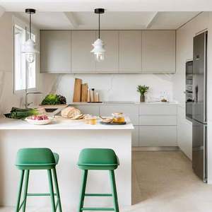 Armoires personnalisées minimalistes de luxe aux tons frais, friteuse à air intégrée, rangement complet des armoires, style ouvert, pour les grandes maisons - Product Image 1