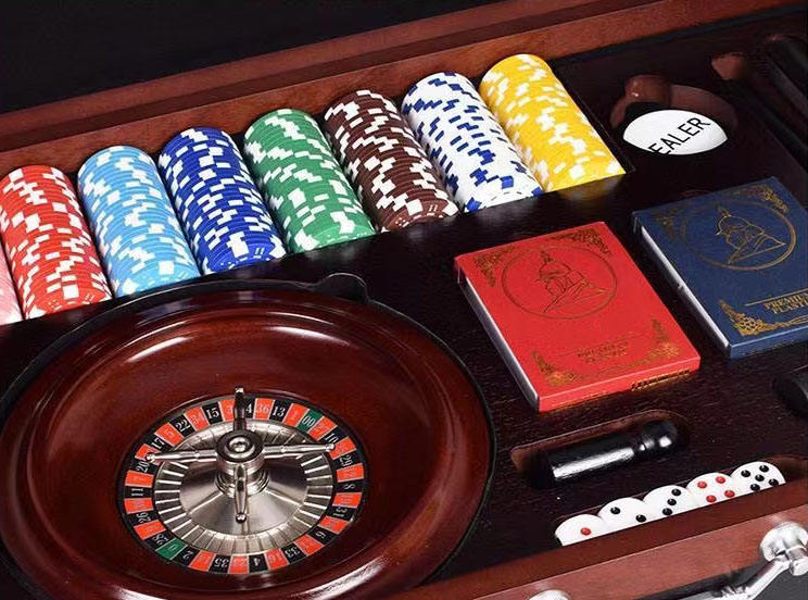 Roulette Wheel Set & Poker Game - 3 In 1 Glass Game Set Odm