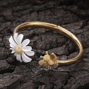 HIBRIDE 2020 nuevo blanco esmalte Margarita flor pulsera Vintage Color oro apertura brazalete para mujer fiesta boda joyería regalo - Product Image 1