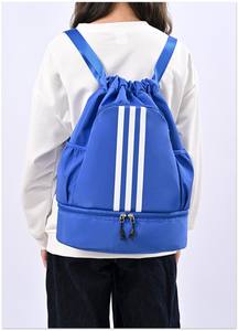Sac à dos de sport imperméable personnalisé avec logo, sac à dos à cordon de serrage léger et portable en nylon avec poche zippée - Product Image 5