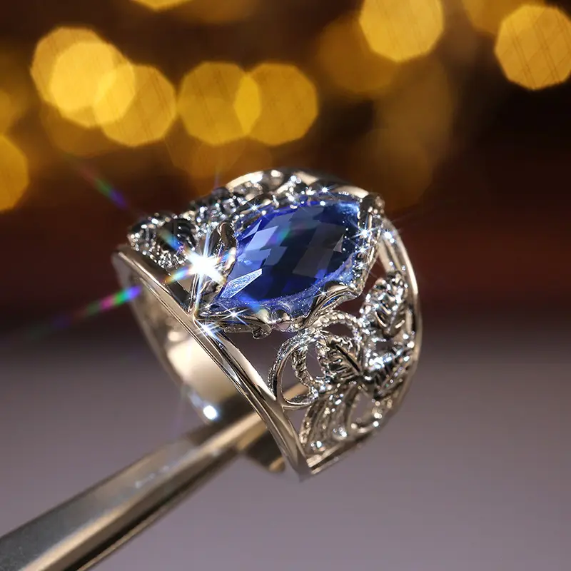 Nuovo anello di occhio di cavallo di cristallo di grande Design europeo e americano di vendita caldo in anello blu per le donne