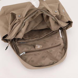 Sac à dos de voyage pour femme en nylon/polyester léger de style japonais, portable, grande capacité, adapté aux étudiants en plein air. - Product Image 4