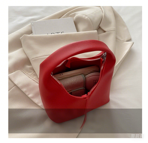 ZPB2374 Nuova Borsa a Tracolla di Lusso Firmata da Donna Morbida Pelle PU Poliestere Portatile con Tracolla Singola e Chiusura a Zip per l'Estate - Product Image 4