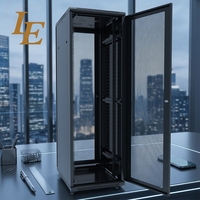 Armoire de serveur de centre de données en acier 28U 600*1200mm sur pied en stock