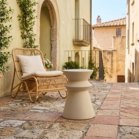 Table d'appoint minimaliste géométrique ronde en métal, table décorative d'intérieur et d'extérieur pour Airbnb, villa, hôtel, salon et café