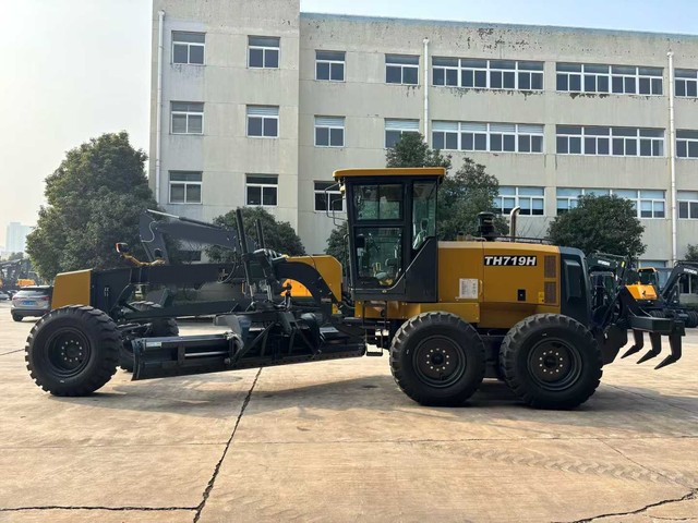 Runway-ready TH719H 16T 3.9m Land Leveler for Airport Runway Subgrade Precision Grading and Taxiway Surface Finishing