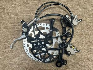 Kit Staffa Freno a Doppio Caliper da 240mm Migliorato per Sistema Freno a Disco Posteriore Surron Ultra Bee, Accessori CNC Anodizzati 2024 2025 2026 - Product Image 3
