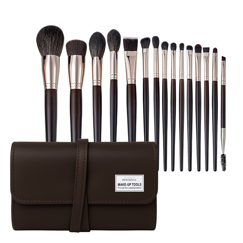 Ensembles de pinceaux de maquillage noirs