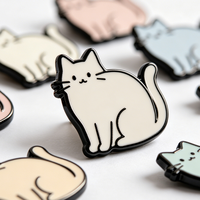 Badge personnalisé en alliage de zinc émaillé souple, motif dessin animé mignon, imprimé UV, couleur personnalisée, logo pour veste, sac à dos, cadeaux King, MOQ