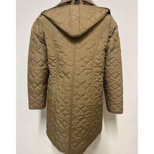 Manteau matelassé en fausse fourrure de vison Vetre 95 cm à motif oignon, tailles 44-58, résistant à l'eau, doublure en fausse fourrure, capuche amovible, fermeture éclair et boutons-pression - Product Image 3