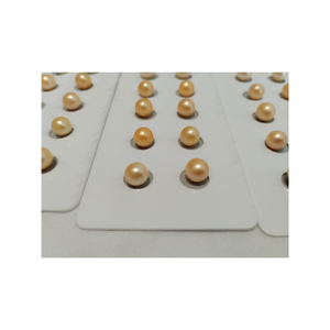 Perlas blancas de 9-10 mm, adornadas con destellos dorados para una belleza deslumbrante y un encanto atemporal en cualquier pieza de joyería. - Product Image 3