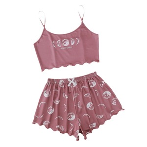 Vêtements d'exportation en gros : Ensemble décontracté européen et américain, comprenant un haut camisole et un short à imprimé lettres 'Lunar Eclipse', style loungewear simple. - Product Image 5