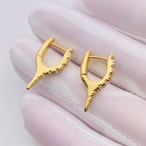ต่างหูสไตล์มินิมอลสำหรับผู้หญิง ฤดูใบไม้ร่วง ฤดูหนาว สไตล์ยุโรป อเมริกัน หรูหราเบาๆ แบบโบราณ ต่างหูแบบติดหู ทรงเรขาคณิต ทำจากทองเหลือง แบบหนีบ แฟชั่น - Product Image 4