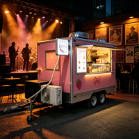 Remorque alimentaire commerciale avec fenêtre de service et comptoir pour la préparation de churros, idéale pour les churros dans le club de jazz de la rue de Madrid.
