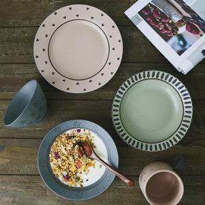 Venta al por Mayor de Cuencos y Platos de Barro Estilo Vintage con Relieve Guofeng, Bordes Decorativos Pintados a Mano y Tonos de Color Variados - Product Image 2