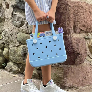 Sac de plage en EVA à trous ouverts, lavable, grande capacité, style silicone, sac fourre-tout léger et portable pour la piscine et les voyages - Product Image 2