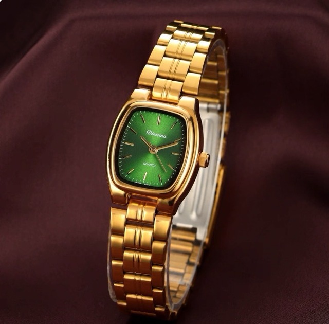 2025 Vintage Small Gold Quartz Watch for Women Exquisite Quality Compact Belt Design Retro Small Dial Live Hot Sale for Students