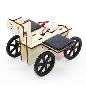Kit de voiture solaire en bois OKYN-G5428-18 avec deux panneaux solaires pour les adolescents, passe-temps et démonstration d'énergie renouvelable - Product Image 1