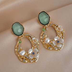 Magnifique Ensemble Style Palais avec Boucles d'Oreilles Géométriques Fleur à Pierres Brillantes - Product Image 2