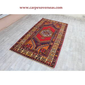 Fournisseur de confiance Tapis en laine rouge en fibre naturelle d'inspiration bohème Meilleur pour les cadeaux pour le salon Rembourré et lavable - Product Image 3