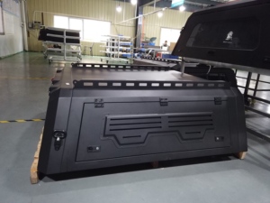 Techo Rígido Retráctil Eléctrico de Acero al Manganeso Gladiator con Cierre Impermeable Enrollable/Plegable para Camionetas Ford F150 - Product Image 1