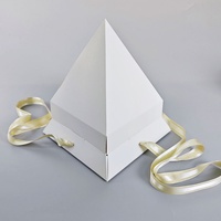 Boîtes d'emballage pyramidales rigides en papier recyclé Sunshine, finition mate, gaufrage, design unique, boîte cadeau pour gâteau, chocolat, biscuits