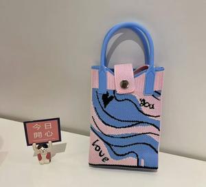 Funda de Teléfono Tejida al por Mayor con Dibujos Animados de Animales y Mensaje de la Suerte - Product Image 2