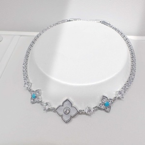 Bracelet personnalisé en argent sterling 925, forme de fleur, trèfle, pour femmes, été, pierre bleue, strass, chaîne à maillons. - Product Image 1