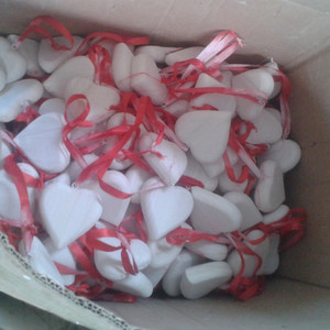 Corazón gordo de madera hecho a mano tradicional acepta logotipo grabado con láser OEM precio de fábrica al por mayor colgante de pared tallado a mano decoración del hogar - Product Image 2