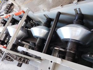 6mm厚さ金属コーナービーズ<span class=keywords><strong>V</strong></span> L字型ライトゲージスチールトラス壁チャネル角度フレーム製造機 - Product Image 4