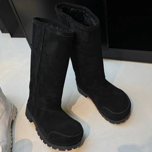 Nouvelles Bottes de Neige Tendance Hiver Marron en Fourrure pour Femme, Bottes Montantes Décontractées à Motifs Graffiti pour Femme - Product Image 2