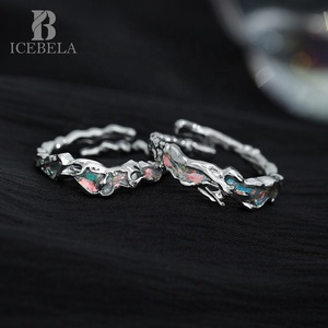 Bague pour femme en argent sterling S925 de haute qualité, à texture irrégulière et effet aurore irisé, tendance et élégante - Product Image 2