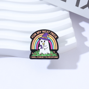 Spilla Smaltata 'Prossimo Trucco: Dimenticherò di Rispondere' - Fantasma Arcobaleno con Cappello da Strega e Bacchetta Magica - Product Image 2