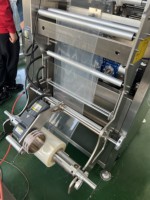 Machine d'emballage verticale automatique VFFS 420 avec peseuse multi-têtes servo pour noix, snacks, chips et granulés, certifiée CE