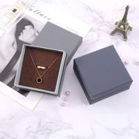 Boîte d'emballage de luxe grise avec logo personnalisé imprimé, gaufré, enduite UV et doublée d'éponge pour montres et bijoux (bracelets)