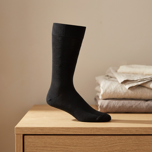 Chaussettes habillées en microfibre pour homme Perry Ellis, longueur mi-mollet, respirantes, noires unies, pour usage décontracté, épaisseur standard, tricotées - Product Image 3