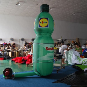 Réplique géante gonflable de bouteille d'eau Lidl Saskia, affichage gonflable promotionnel personnalisé pour les marques de boissons/les magasins de détail - Product Image 1
