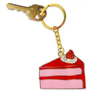 Key Holder Metal Chaveiro Personalizado Strawberry Pink Cake Design Soft Hard Enamel Keychains Para Decoração Do Saco