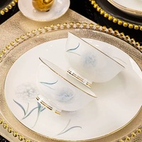 Service de table en porcelaine de luxe 60 pièces à motif pissenlit romantique, vaisselle en céramique à bord doré, soupière, inspiration européenne pour mariage