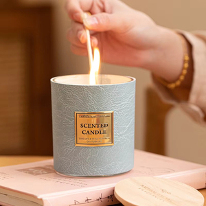 Vela Aromática de Cera de Soya Natural AIKUN Ecológica de Marca Privada para Meditación, Yoga y Dormitorio - Product Image 1