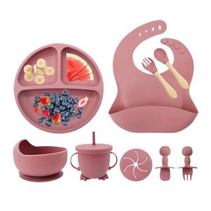 Babero para alimentar al bebé, tazón con ventosa, tenedor y cuchara, plato de silicona para niños, vajilla de silicona para bebés de 6 meses. - Product Image 1