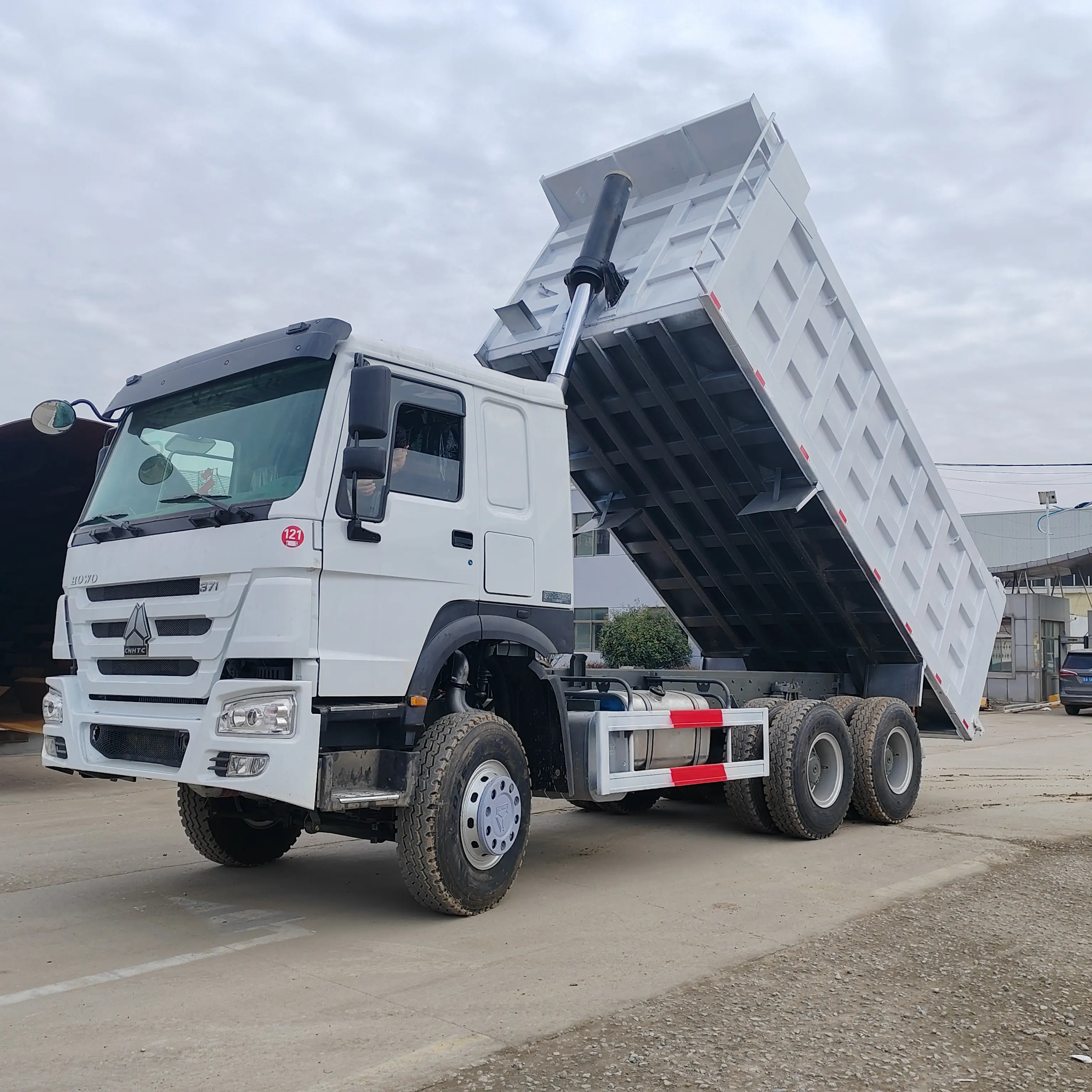 Çin sıcak 6x4 Sinotruk Howo kamyon fiyat yeni End damperli damperli kamyon 375Hp 6*4 10Wheel damperli kamyonlar satılık