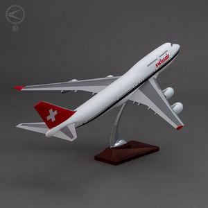 Décoration de la maison artisanat modèle d'avion Boeing747-400 Swiss Airlines 1/150 47cm taille en plastique nautique cadeau d'affaires PC / ABS - Product Image 3