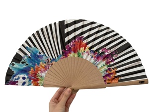 FAREA Éventail Pliant Portable 23cm en Bois de Hêtre et Cerisier Peint à la Main, Écologique, Couleur Bois Naturel, avec Logo Personnalisé - Amour - Product Image 6