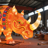 Lanternes de festival chinoises, lanternes géantes réalistes en forme de rhinocéros, spectacle de lumière pour les parcs d'attractions et les zoos en plein air, décoration commerciale