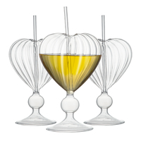 Tasse de paille en forme de coeur faite à la main tasse en verre à haute teneur en borosilicate articles de bar avec pailles en verre tige tasse en verre verrerie accessoires de bar