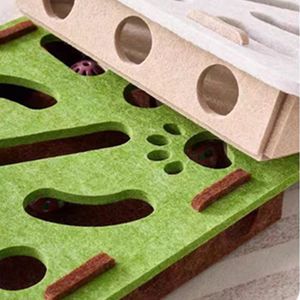 Jouet interactif pour chat avec trous pour friandises, tapis d'alimentation lente, jeu d'enrichissement et de stimulation mentale pour chats d'intérieur, base antidérapante en feutre - Product Image 2