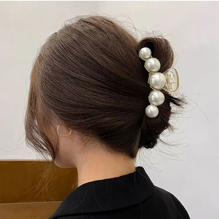 Pinza de pelo dorada grande para niñas coreanas, joyería de cristal con perlas, accesorios para el cabello con diamantes de imitación, pinza de pelo de tiburón informal elegante de alta calidad