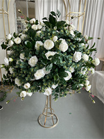 Centre de table IFG 80 cm en soie verte et fleurs blanches, boule 3/4 pour mariage, Noël, fête des mères, décoration de table